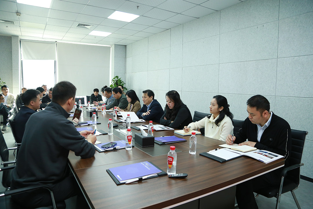 对标科技前沿，汲取创新动能